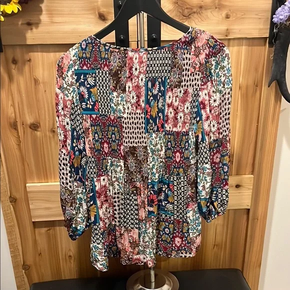 Floral & Ivy Floral Themed Patchwork Blouse - Picture 10 of 12